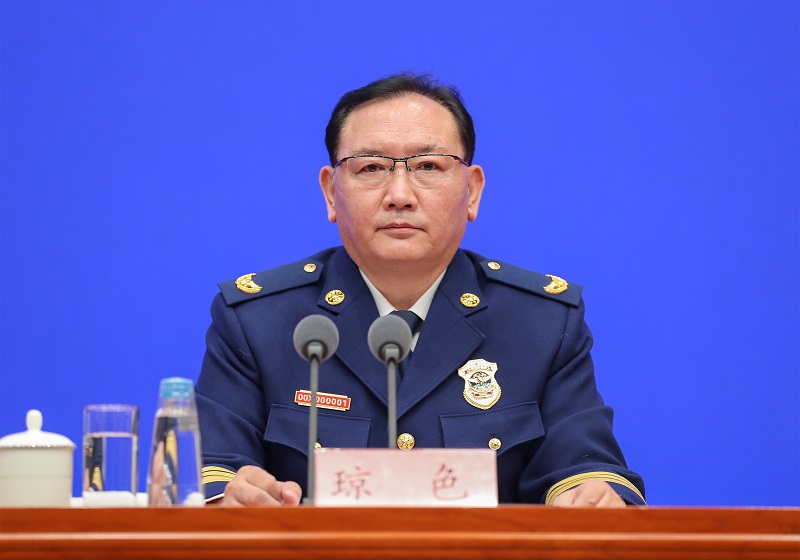 操美女哦哦应急部党组成员、消防救援局局长琼色出席新闻发布会